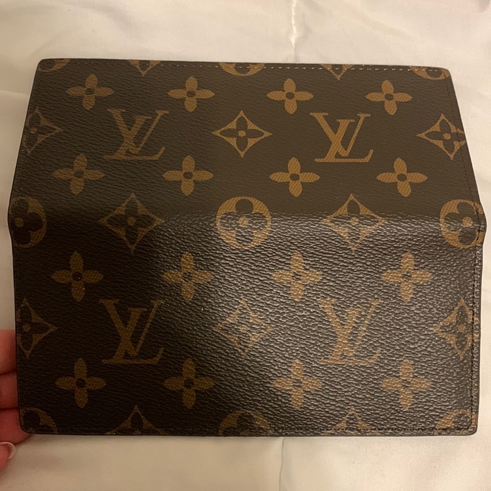 LV money wallet
